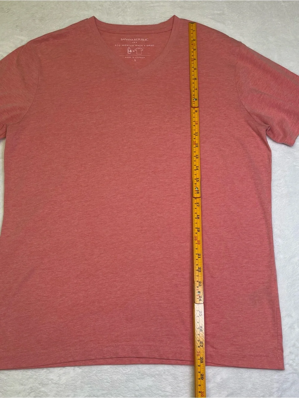 Banana Republic Mens Eco Premium Wash V-Neck T-Shirt Large Heathered Pink Coral